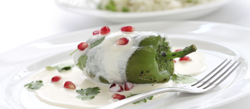 3.Chiles en nogada​