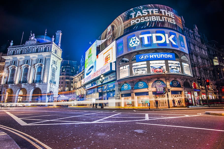 3.Piccadilly circus​