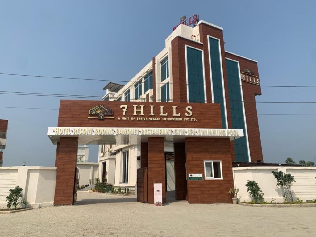 7.Stand places hotel